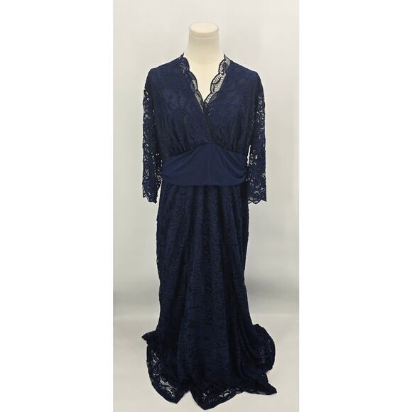Kiyonna Screen Siren Lace Evening Gown – Nocturnal Navy - Picture 1 of 8
